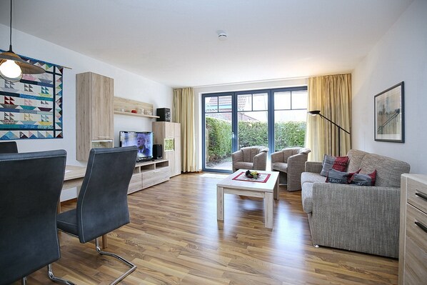 Fernseher, Stereoanlage