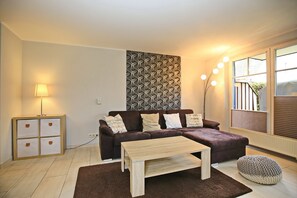 Fernseher, DVD-Player, Stereoanlage