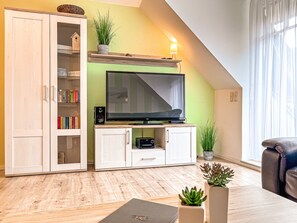 TV, books, stereo - Papillon apartment 05-7 (Ostseebad Boltenhagen)