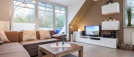 Fernseher, DVD-Player, Stereoanlage