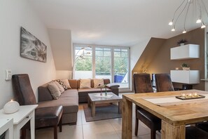 Fernseher, DVD-Player, Stereoanlage