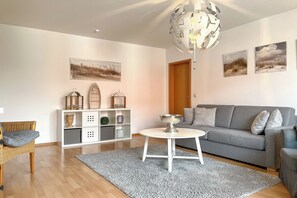 Fernseher, Bücher, Stereoanlage