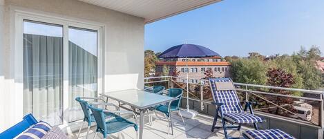 تناول الطعام بالخارج