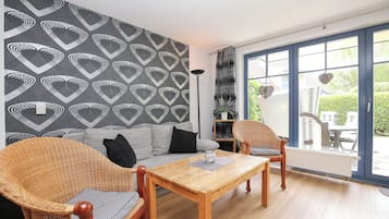 Fernseher, DVD-Player, Stereoanlage