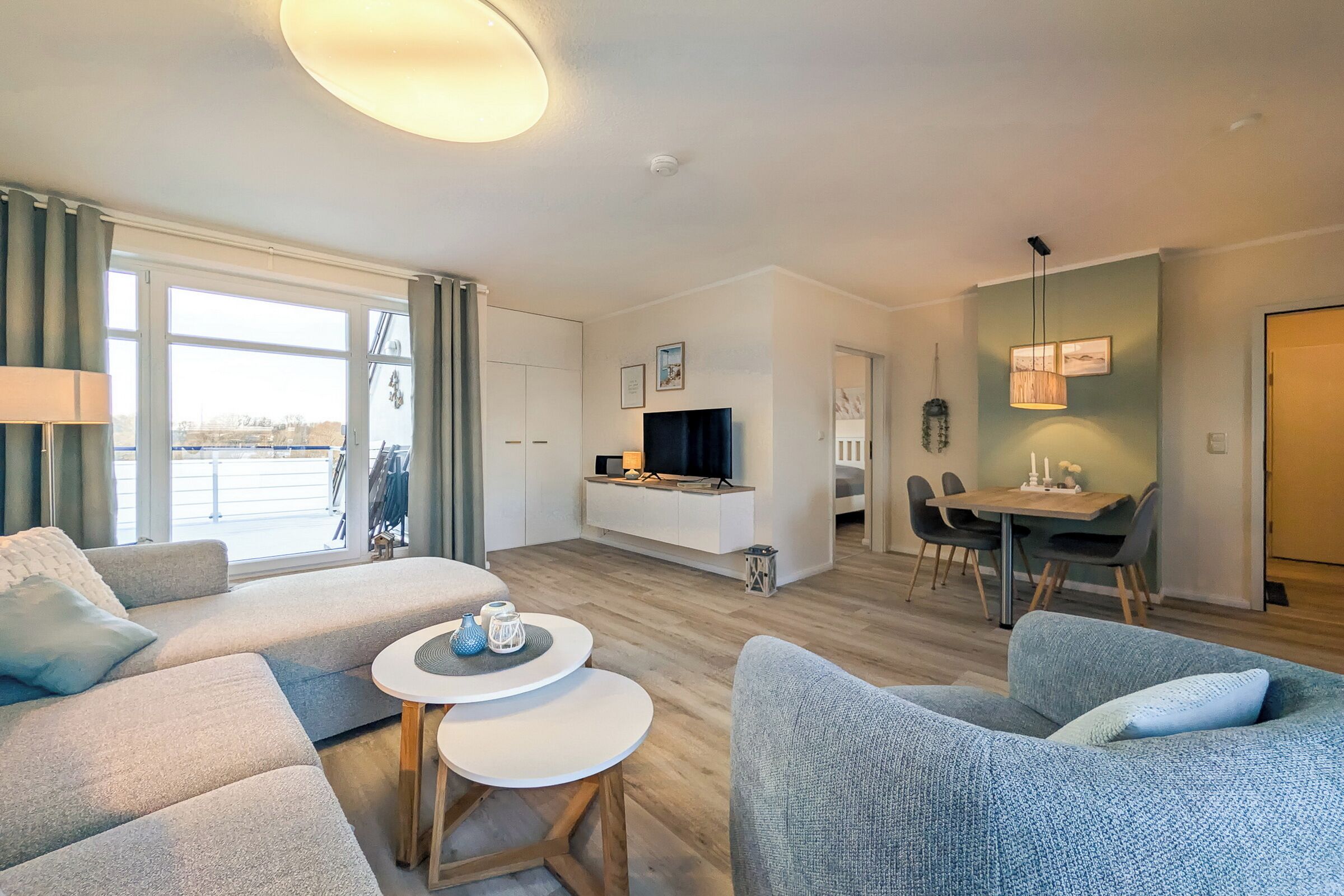 Fernseher, Bücher, Stereoanlage