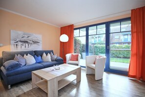 Fernseher, Bücher, Stereoanlage