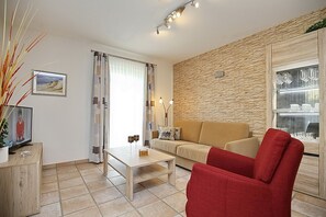 Fernseher, DVD-Player, Stereoanlage