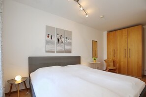 2 bedrooms, travel cot