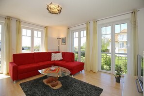 Fernseher, Stereoanlage