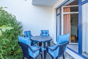 تناول الطعام بالخارج