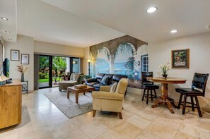 Smart TV, table tennis - Special Rate! Ground Floor at Royal Sea Cliff, Central AC! (Kailua-Kona)