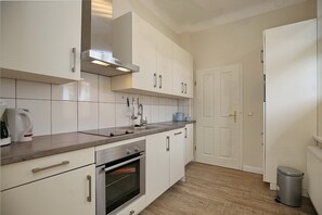 Kühlschrank, Herdplatte, Geschirrspüler