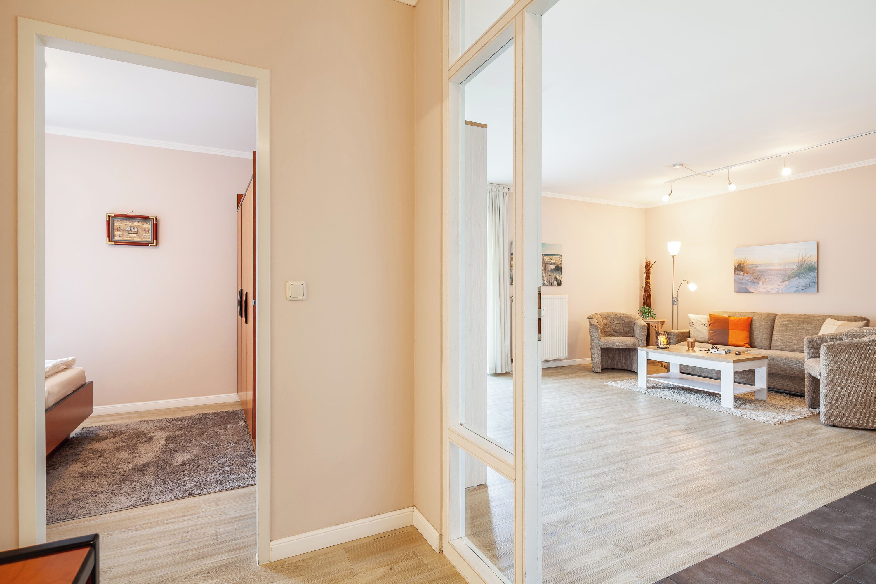 TV, livros, aparelho de som