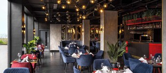 Radisson RED London Gatwick Airport