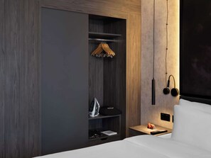 Standard Room | Room amenity - Radisson RED London Gatwick Airport (Crawley)