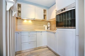 Kühlschrank, Ofen, Herdplatte, Geschirrspüler