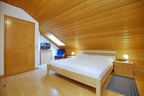 2 Schlafzimmer, Bügeleisen/Bügelbrett, kostenloses WLAN