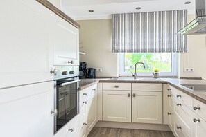 Kühlschrank, Ofen, Herdplatte, Geschirrspüler