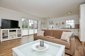 Fernseher, Kamin, Stereoanlage