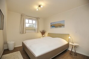 3 bedrooms, iron/ironing board, travel cot, free WiFi - Reethaus Am Mariannenweg 20a (Boltenhagen)