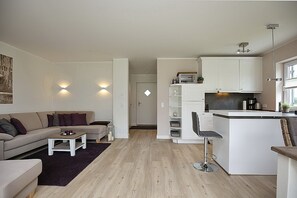 Fernseher, DVD-Player, Stereoanlage