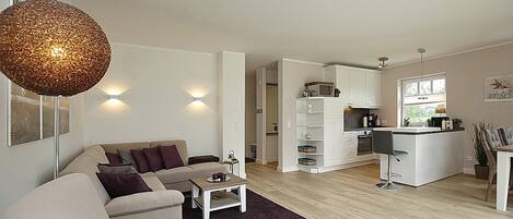 Télévision, lecteur de DVD, chaîne hi-fi