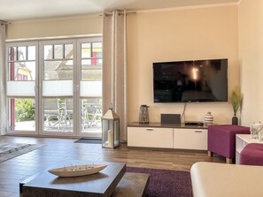 Fernseher, DVD-Player, Stereoanlage