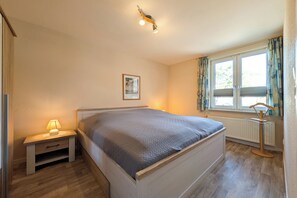 2 bedrooms, travel cot, free WiFi