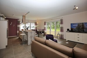 TV, DVD player, stereo - Reethaus Am Mariannenweg Wohnung 10b (Boltenhagen)