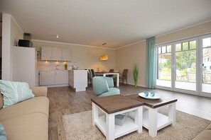 Fernseher, Bücher, Stereoanlage