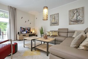 Fernseher, DVD-Player, Bücher