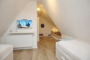3 Schlafzimmer, Schreibtisch, Reisekinderbett, kostenloses WLAN