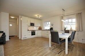 Fridge, microwave, oven, stovetop - Reethaus Am Mariannenweg 17a (Boltenhagen)