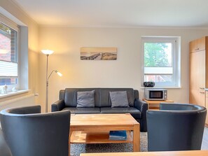 TV, fireplace, books, stereo