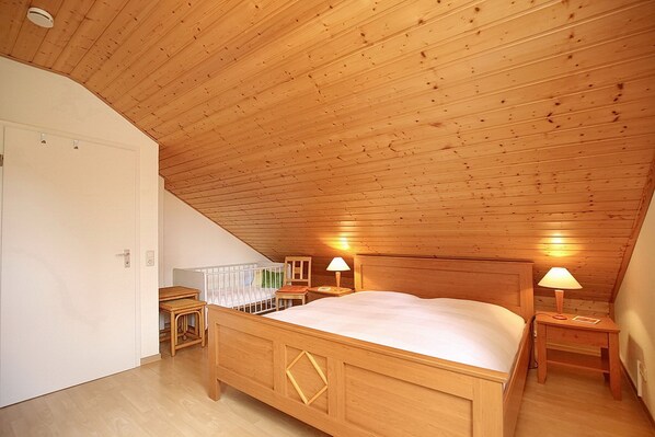 2 bedrooms, iron/ironing board, travel crib, free WiFi