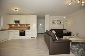 Fernseher, DVD-Player, Stereoanlage