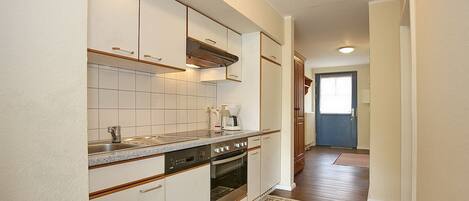 ثلاجة، ميكروويف، فرن، موقد طهي مسطح