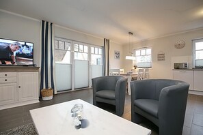 Fernseher, DVD-Player, Stereoanlage