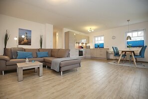 Fernseher, DVD-Player, Stereoanlage