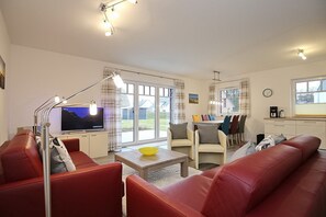 Fernseher, DVD-Player, Stereoanlage