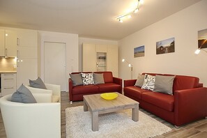 Fernseher, DVD-Player, Stereoanlage