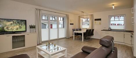 TV, DVD player, books, stereo