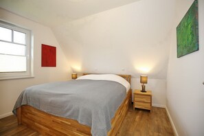 3 bedrooms, iron/ironing board, travel cot, free WiFi