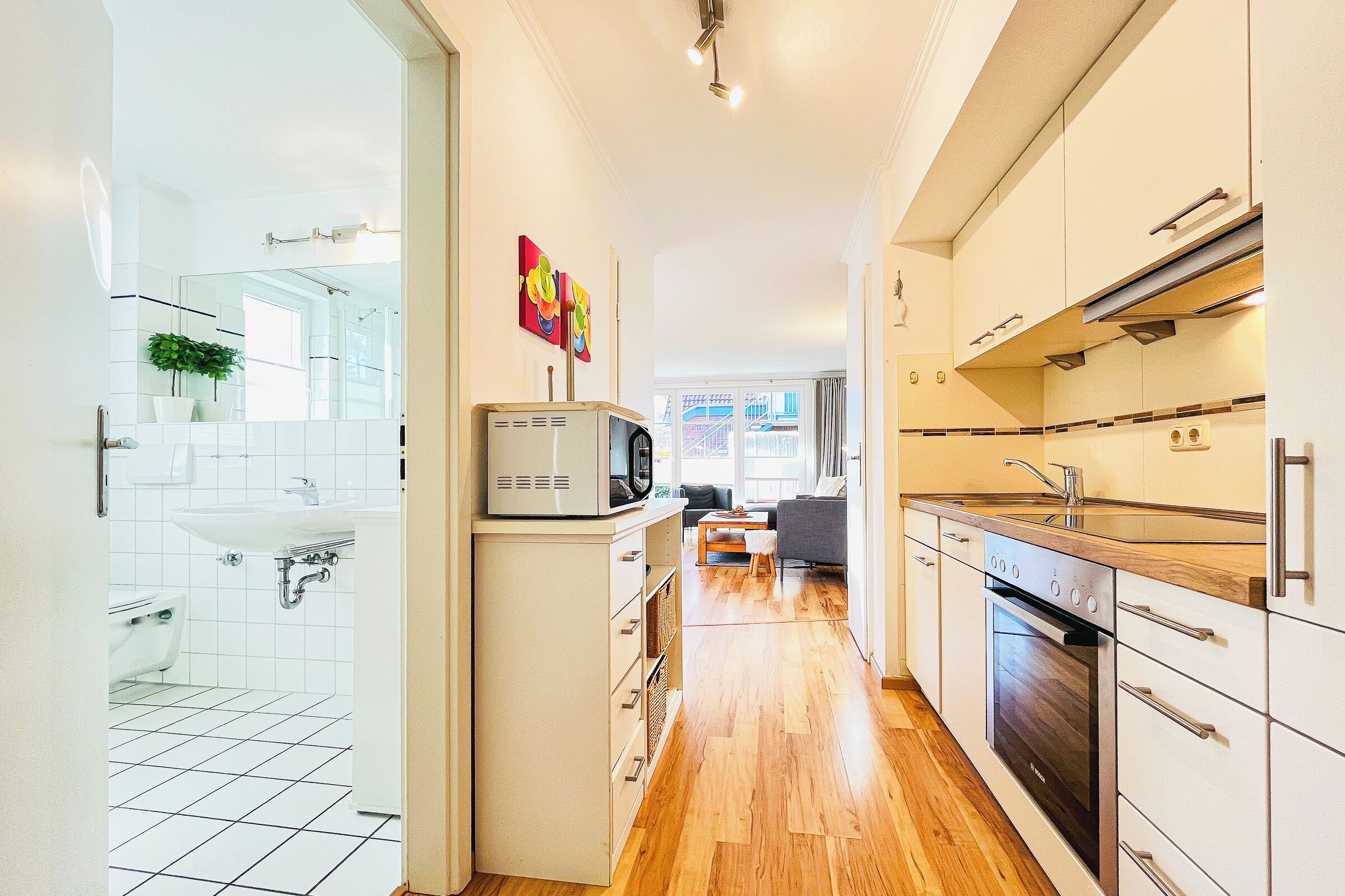 ثلاجة، ميكروويف، فرن، موقد طهي مسطح