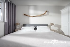 3 Schlafzimmer, Schreibtisch, Bügeleisen/Bügelbrett, Reisekinderbett