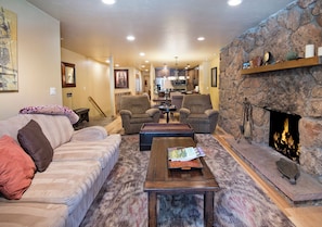 Smart TV, fireplace, DVD player