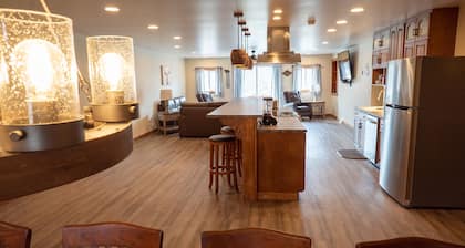 Falls Overlook Lodge | 6BR,2BA,Hot Tub, River View, In Ohiopyle!