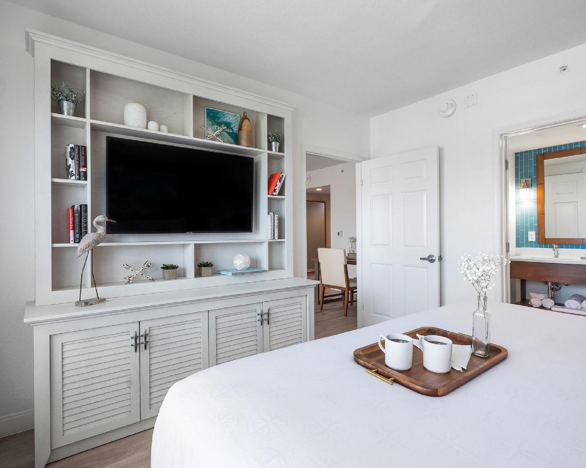 Peaceful One-Bedroom Suite w/ Private Balcony - Views of Marina & Infinity Pool