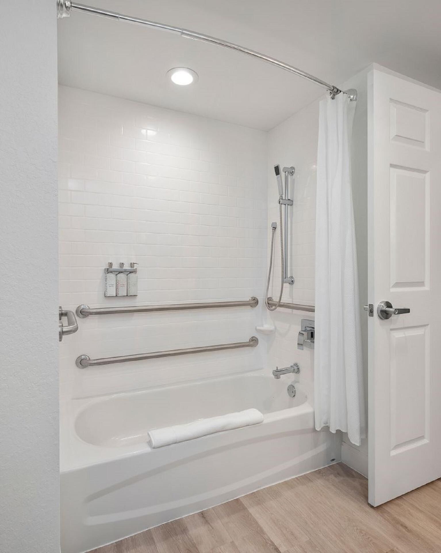 Peaceful One-Bedroom Suite w/ Private Balcony - Views of Marina & Infinity Pool