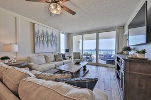 Flat-screen TV, DVD player - 3rd Floor *3BR 3BA at the Majestic, sleeps 10! (Panama City Beach)